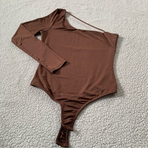 Garage  One Shoulder Bodysuit - Picture 3 of 6